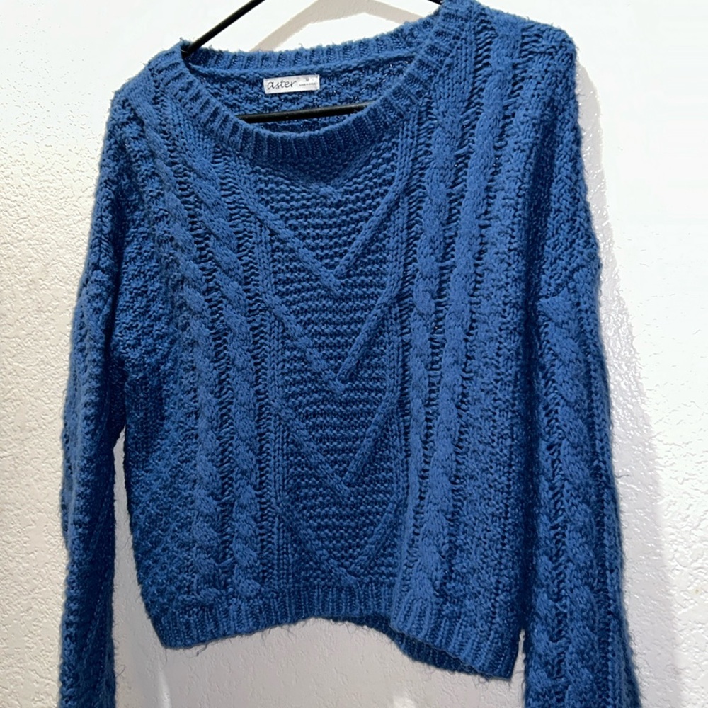 Women’s Blue Knit Sweatshirt